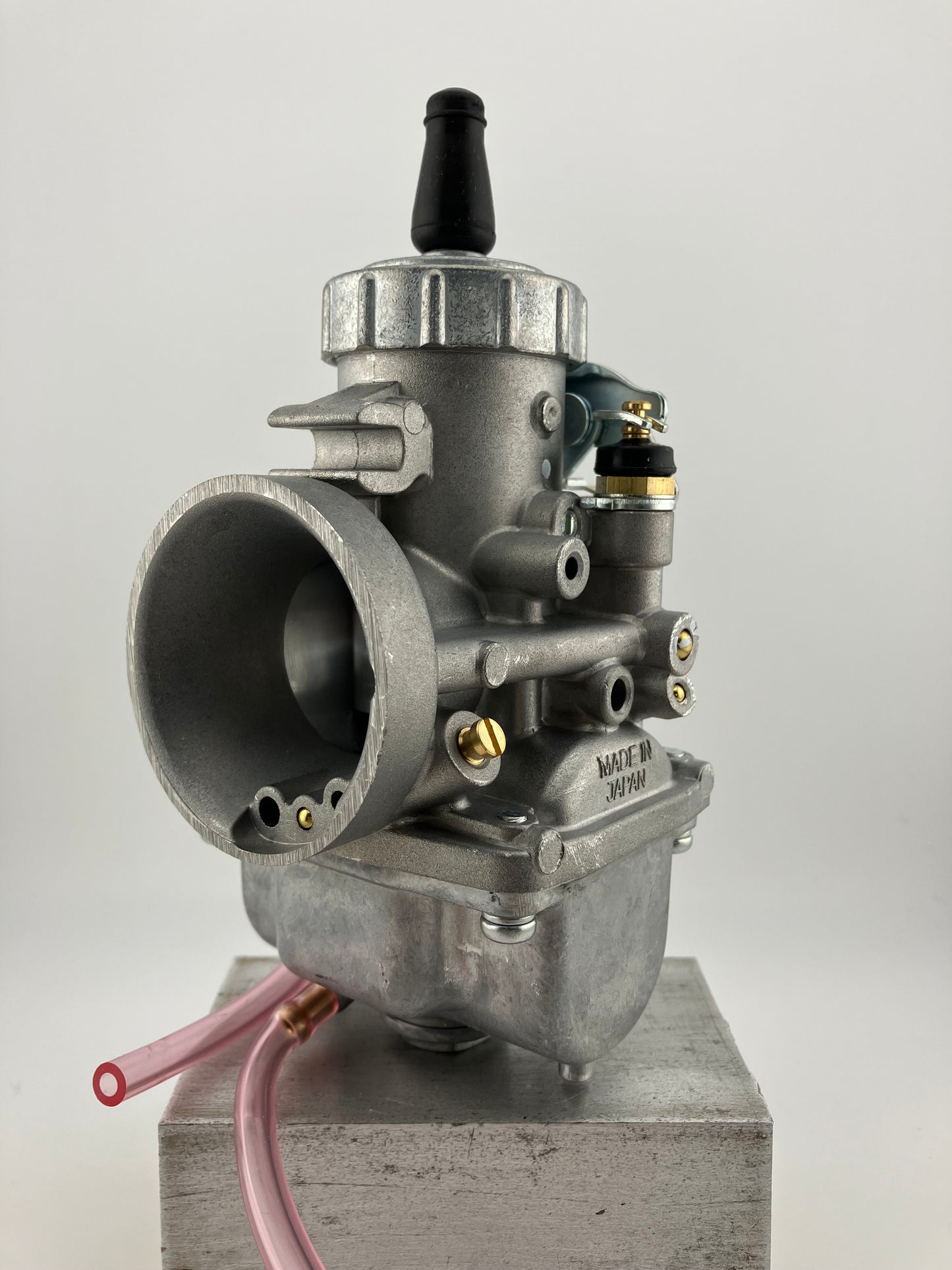 Mikuni VM-34 round-slide carburetor, LEFT side idle adjustment