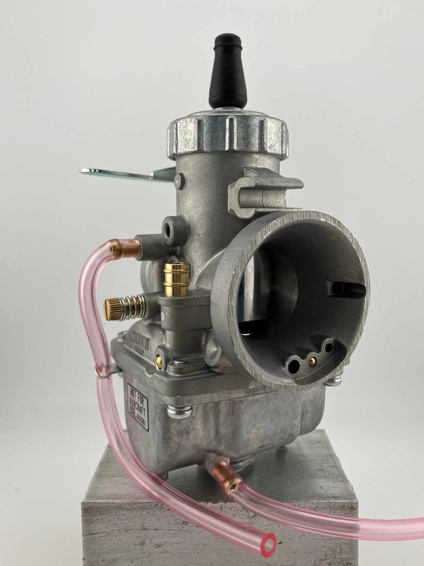 Mikuni VM-34 round-slide carburetor, LEFT side idle adjustment